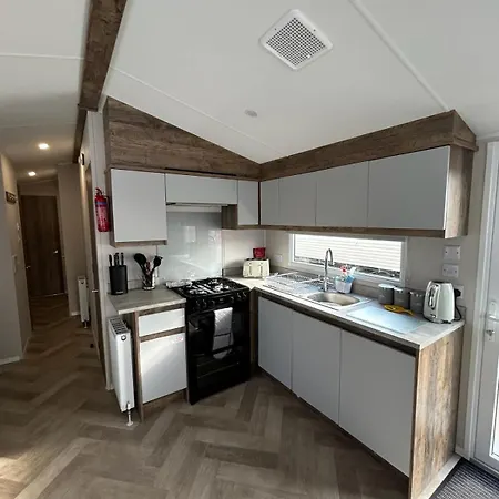 Deck Of The Bay - Cayton Scarborough